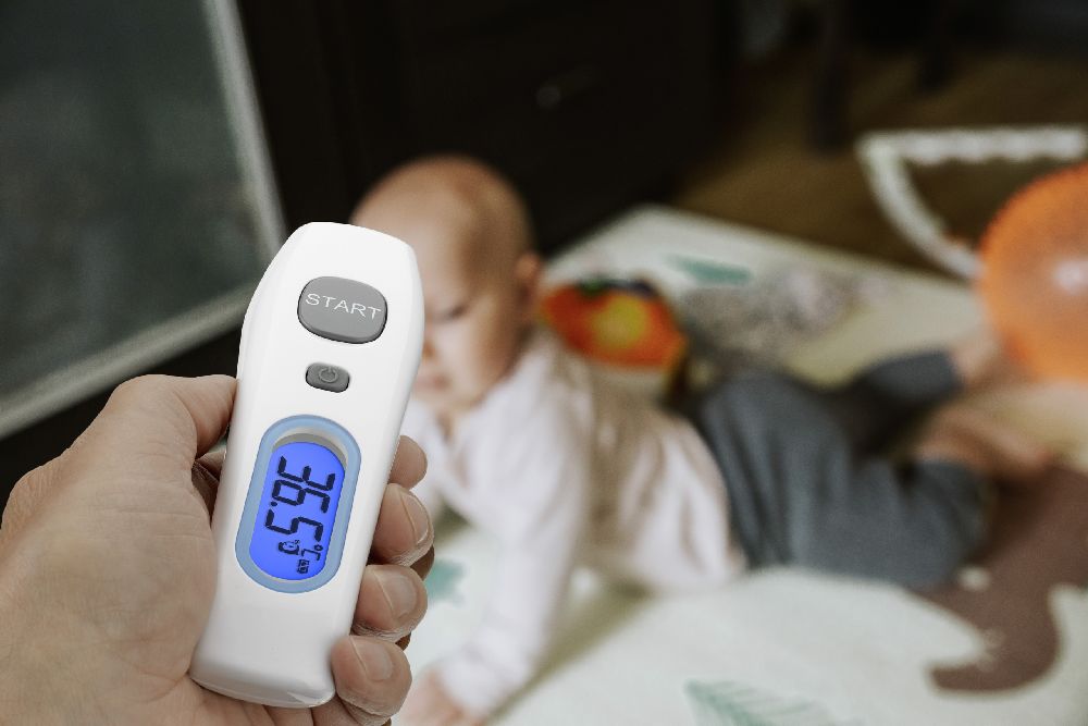 Bezkontaktní digitální lékařský teploměr TFA 15.2024.02
